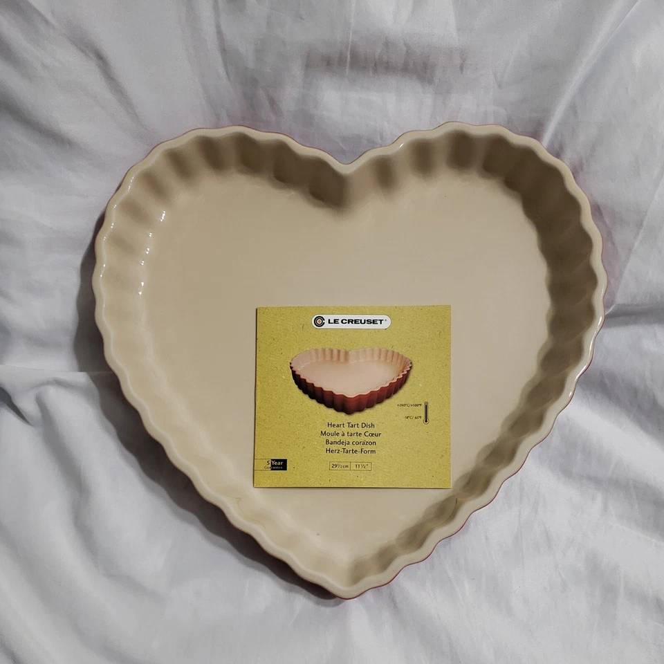 Le Creuset Heart Shaped Tart Stoneware 11.5 Large Baking Dish Cherry Red