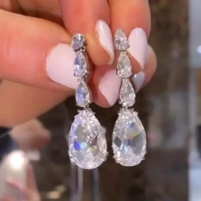 Pendientes colgantes de 22 quilates enchapados en oro blanco de 14 quilates con diamantes creados en laboratorio para regalos de boda Foto 1 de 4