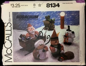 UC 80er Weihnachten weiche Puppen Hugachum Santa Rentier Elfe McCalls 8134 Muster - Bild 1 von 2
