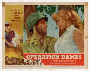 Tarjeta de lobby Eve Meyer Don Devlin Chuck Henderson Operation Dames 11x14" LC1974 - Imagen 1 de 1