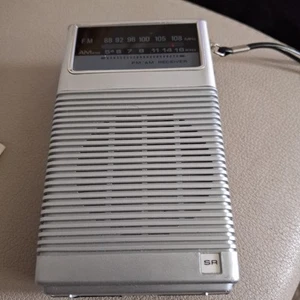 Vintage Sears Roebuck Portable Handheld AM/FM Transistor Radio Mising Power Cord - Picture 1 of 5