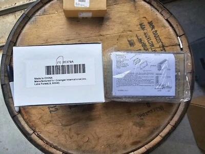 GRAINGER Cubierta/Protector Termostato 2E379A - Bloqueo con Placa de Pared, NUEVO - ENVÍO Y DEVOLUCIÓN GRATUITOS Foto 1 de 4