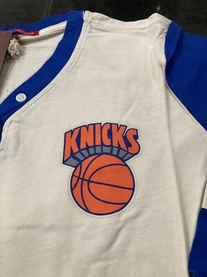 WOMENS MITCHELL & NESS NEW YORK KNICKS SHOOT OUT RAGLAN SHIRT M MEDIUM CREAM NWT - Image 1 of 4