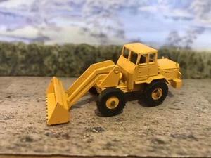Matchbox Lesney Tractor Shovel No 69 Farm Farming Yellow - Picture 1 of 3