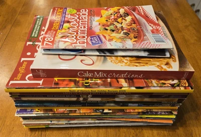 Lot 31 Taste of Home Magazines: Recipes, Cooking, Christmas, Holidays, Baking - Image 1 of 4