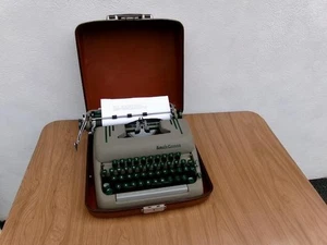 VINTAGE 1950'S SMITH CORONA SILENT SUPER 5T PORTABLE TYPEWRITER IN CASE WORKS - Picture 1 of 17