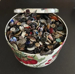 Lote de 12 libras de botones de costura vintage/mod en hojalata artesanía diario basura álbum de recortes - Imagen 1 de 17