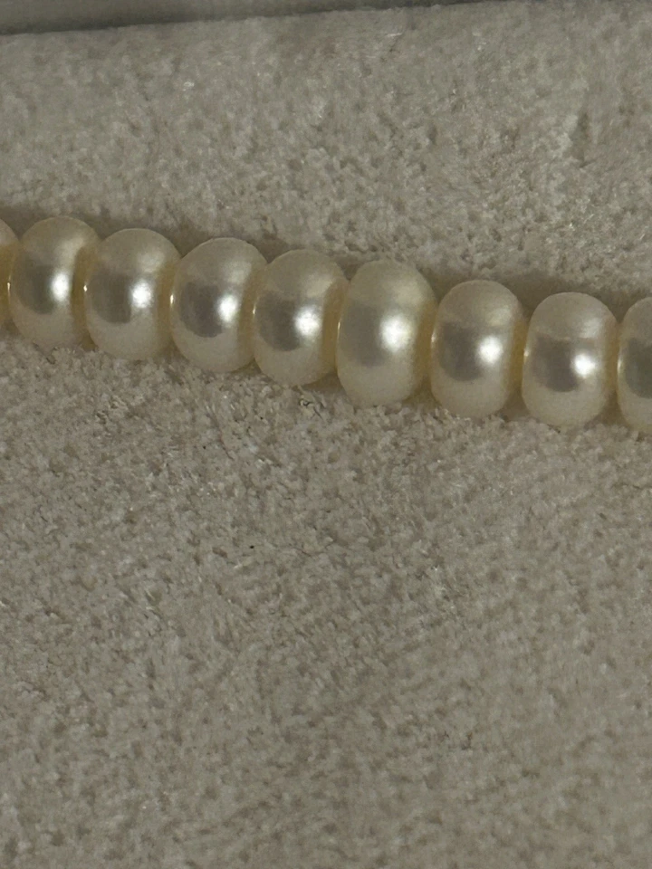 10K  Gram 16" Solid Yellow Gold 5.5mm White Pearl Strand Necklace - Image 1 of 3