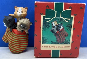 1984 Hallmark "Tres gatitos en un mitón" adorno de recuerdo con caja - Imagen 1 de 5