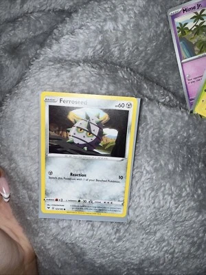 Ferroseed 123/185 Swsh04: Vivid Voltage Reverse Holo - Image 1 of 2