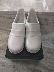 Infinity Nursing Shoes Size 6.5 Slip Resistant Floor Model - Picture 1 of 6