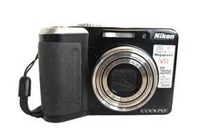 Nikon Coolpix P60 camera 8.1 MegaPixel MP 5 x Zoom - Foto 1 di 17
