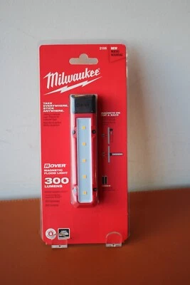 Luz de inundación magnética ROVER Milwaukee 2108 300 lúmenes Foto 1 de 2