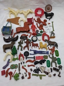 Konvolut (50+) Vintage 60er Jahre defekte Spielzeug Teile und Stücke Soldaten Pferd Tiere - Bild 1 von 18