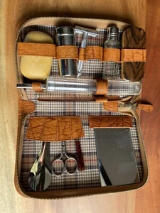 1960er Vintage Leder Kulturtasche / Kulturbeutel, mit Rasierhobel, Top Zustand - Bild 1 von 3
