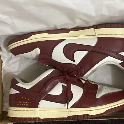 Talla 9 - Nike Dunk Low SE Sisterhood - Team Red W Foto 1 de 4