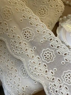 2 Yds Vintage Lace Trim Scalloped Edges Eyelet Floral Great for Sewing & Crafts - Image 1 of 4