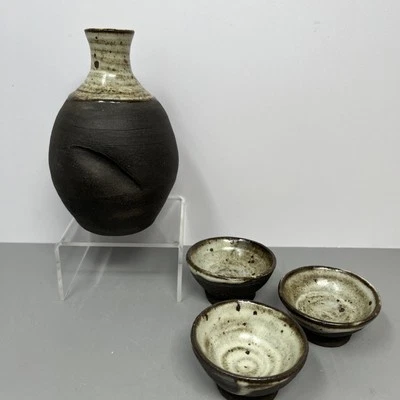 Janet Leach stoneware Sake Bottle & 3 Cups with cream Speckled Glaze #2370 - Image 1 of 4