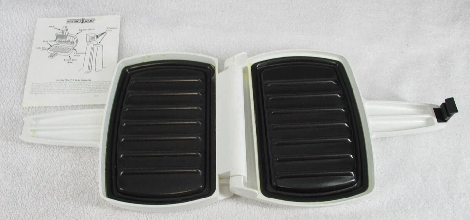 Parrilla saludable para microondas Nordic Ware inalámbrica antiadherente se adapta a la mayoría de los hornos blanca Foto 1 de 4