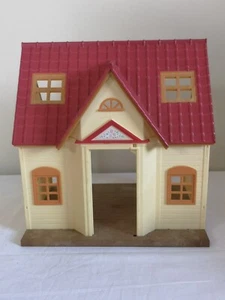 Epoch Sylvanian Families Empty Dolls House - unfurnished - Picture 1 of 11