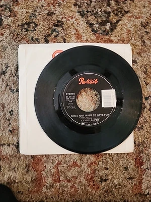 Cindy Lauper Single Record Girls Just Want To Have Fun Foto 1 de 2