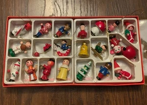 Adornos de árbol de Navidad de madera pintados a mano de colección 20 mini figuras muñeco de nieve de Papá Noel - Imagen 1 de 4