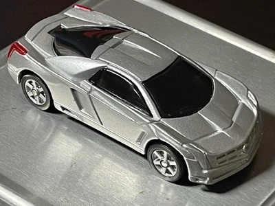 MAISTO 2002 CADILLAC CIEN Concept TRANSFORMERS Age of Extinction 1/64-scale car - Image 1 of 4