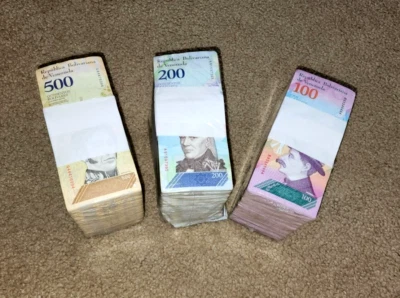 3000 Venezuela banknotes- 1000 x 100, 200, 500 bolivares / 2018 issue /USED - Image 1 of 3