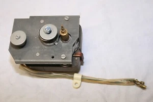 Motore di trasmissione DUAL 31R-U16 per doppio giradischi 1015 e altri modelli - Foto 1 di 4