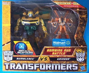 2010 TRANFORMERS BUMBLEBEE VS. GRINDOR BOMBING RUN BATTLE HUNT FOR THE DECEPTICO - Picture 1 of 6