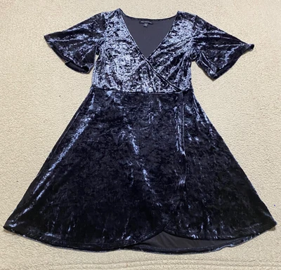 Vestido mediano American Eagle para mujer azul terciopelo manga corta cuello en V envoltura sintética Foto 1 de 4