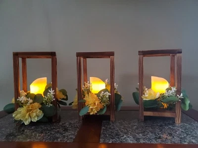 Centro de mesa linterna de madera rústica Foto 1 de 4