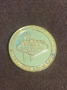 Willkommen im fabelhaften Las Vegas Nevada Zeichen Lucky GOLD Münze Medaillon 1,5" D EINZIGARTIG - Bild 1 von 4
