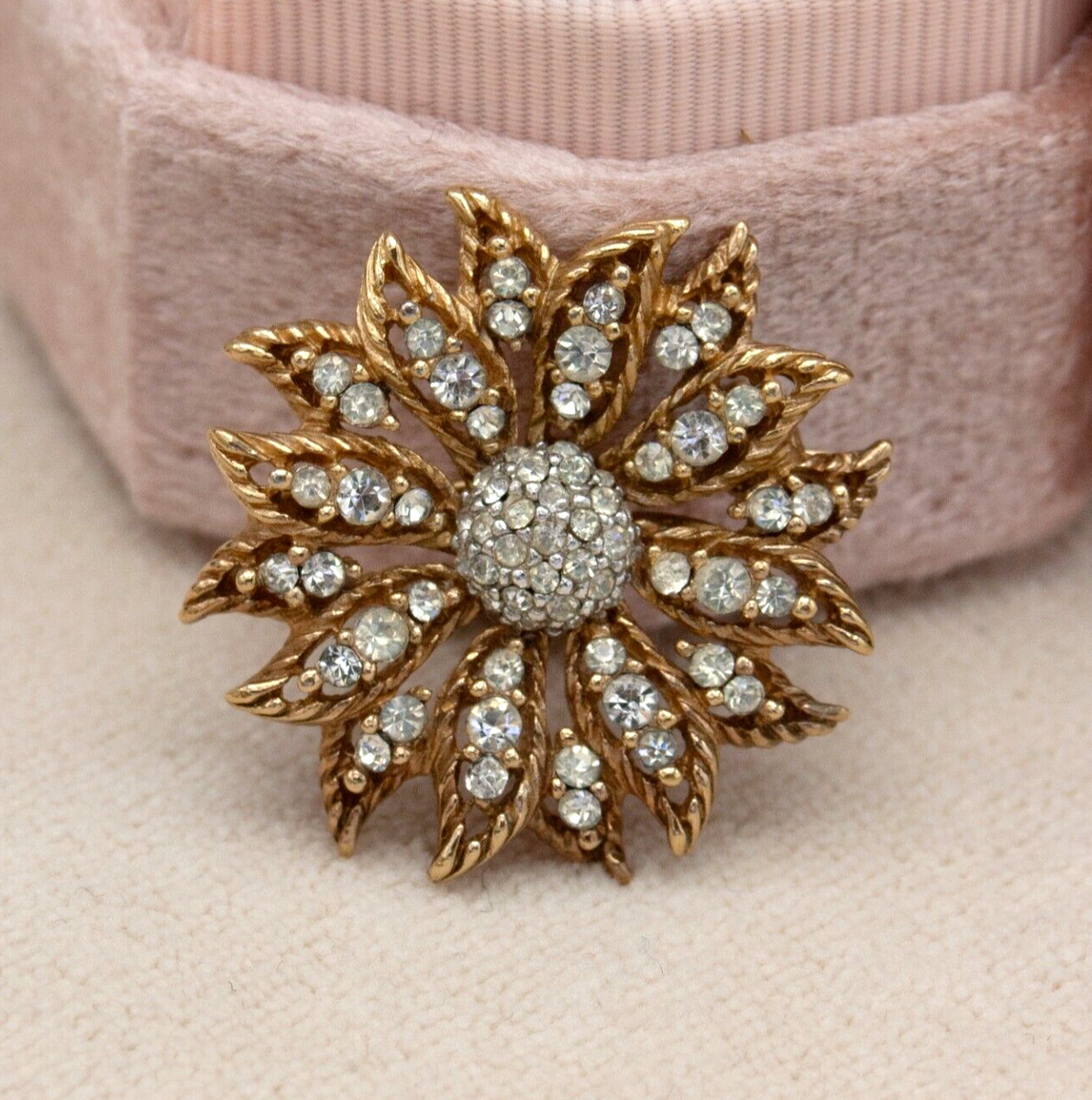 Ciner Signed Vintage & Antique Fashion Brooches & Pins for Ciner Signed Vintage & Antique Fashion Brooches & Pins for