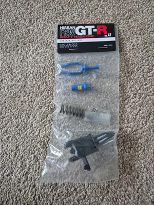 1/8 SCALE EAGLEMOSS BUILD YOUR OWN THE NISSAN R35 GT-R CAR ISSUE 47 - Image 1 of 3