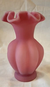 Fenton Art Glass Vintage Rose Satin Melon Vase - Picture 1 of 7