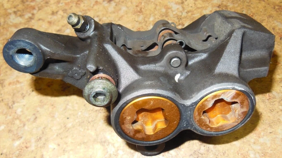 Yamaha YZFR1 2003 YZF R1 YZFR R1000 R 1 soporte de pinza de freno de disco delantero izquierdo 03 Foto 1 de 1