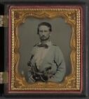 [Soldat non identifié du Kentucky en uniforme confédéré avec deux revolvers]