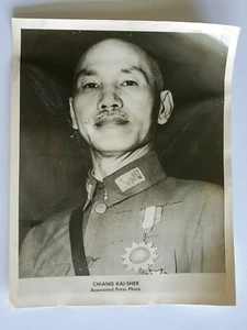 👍 1930 CHINA CHIANG KAI SHEK WEARING BLUE SKY WHITE SUN MEDAL PHOTO 蒋介石带青天白日勋章⭐ - Picture 1 of 3