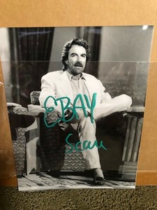 7X9 ORIGINAL VINTAGE PRESS PHOTO MAGNUM PI TV TOM SELLECK DENNIS MILLER SHOW1983