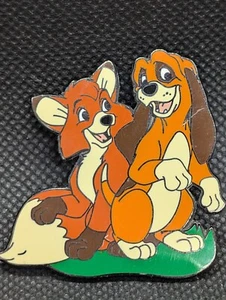 Der Fuchs und der Hund Disney Movie Club Exclusive Pin - Bild 1 von 2
