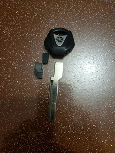 1 chiave vergine nera PER YAMAHA R1- R6- FZ1- FZ6-FZR-FZ8- TMAX- XT660 con chip - Foto 1 di 1
