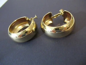 Vintage VENDOME Chunky Gold Tone Hoop Earrings Adjustable Screw Back Clip On NOS - Picture 1 of 6