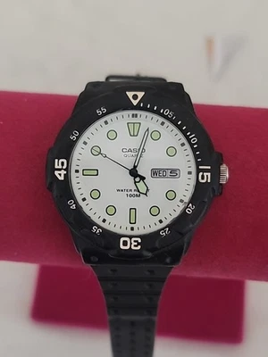 Vintage Casio MRW-200H Men's Watch 43mm Black Rotating Bezel New Battery - Image 1 of 4