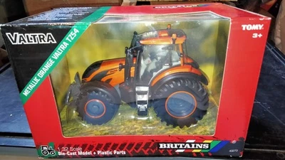 Valtra T254 arancio trattore Britains  1/32 - Immagine 1 di 3