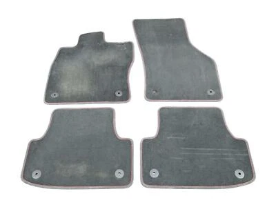 2015-2020 -- Audi A3 S3 RS3 -- Juego de alfombrillas negras con costuras rojas Foto 1 de 4