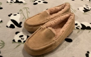UGG Plüsch Größe 9 Ansley Mokassins Slipper Wildleder kastanienrosa Fellbesatz - Bild 1 von 13