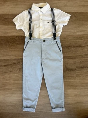 Baker By Ted Baker Set 3 Pezzi Ragazzi Manica Corta Abito Camicia Bretelle Pantaloni - Immagine 1 di 4