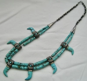 INUSUAL COLLAR EN FORMA DE GARRA DE OSO TURQUESA Y ESTERLINA NATIVA AMERICANA 1ER 1/2 SIGLO XX - Imagen 1 de 6