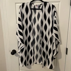LuLaRoe Pearl Overlay - Medium Retail $46 - Picture 1 of 6